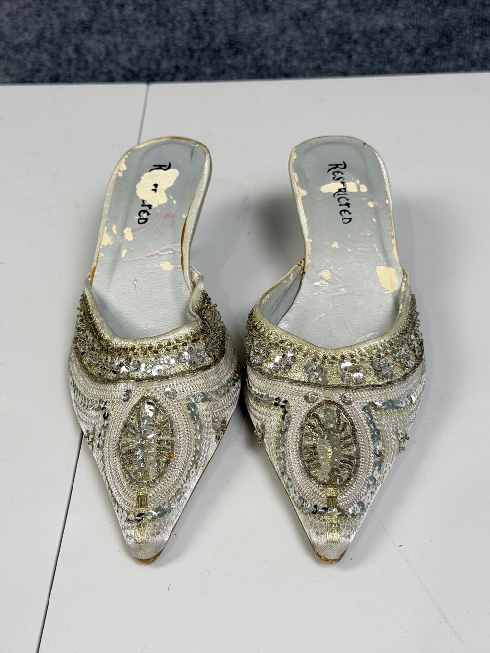 Restricted Vintage Y2K Silver Sequin Beaded Kitten Heel Mule Shoes 7.5